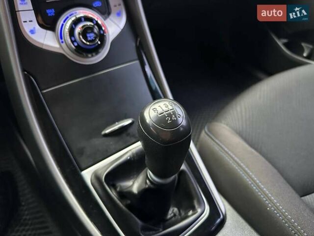 Сірий Хендай Елантра, об'ємом двигуна 1.59 л та пробігом 232 тис. км за 8290 $, фото 24 на Automoto.ua