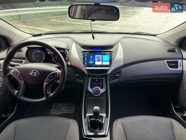 Сірий Хендай Елантра, об'ємом двигуна 1.59 л та пробігом 232 тис. км за 8290 $, фото 12 на Automoto.ua