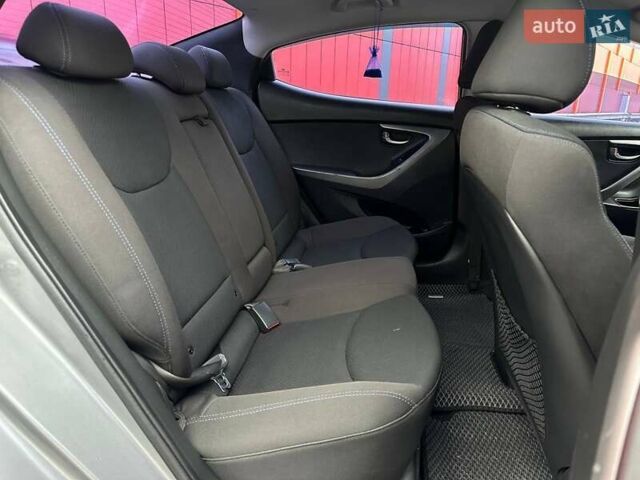Сірий Хендай Елантра, об'ємом двигуна 1.59 л та пробігом 232 тис. км за 8290 $, фото 10 на Automoto.ua