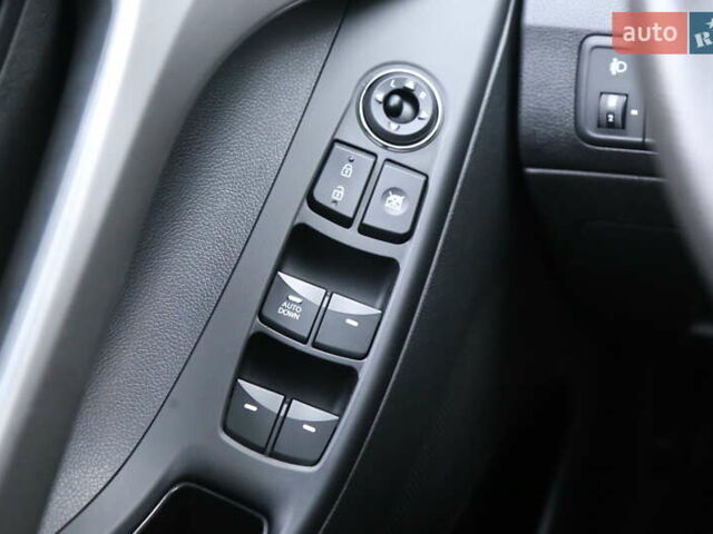 Сірий Хендай Елантра, об'ємом двигуна 1.59 л та пробігом 175 тис. км за 9200 $, фото 21 на Automoto.ua