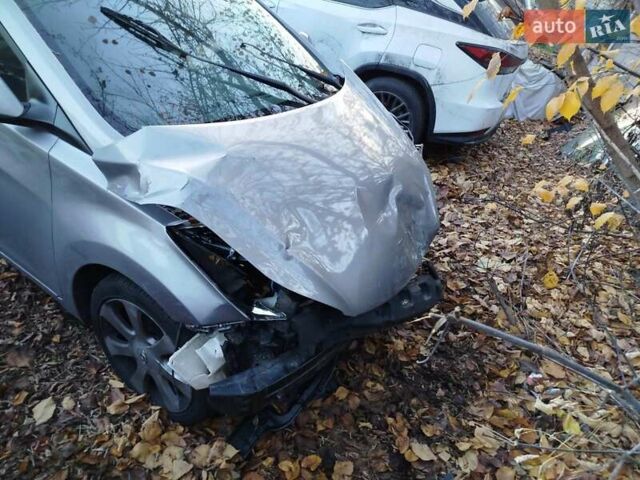 Сірий Хендай Елантра, об'ємом двигуна 1.8 л та пробігом 180 тис. км за 4500 $, фото 3 на Automoto.ua