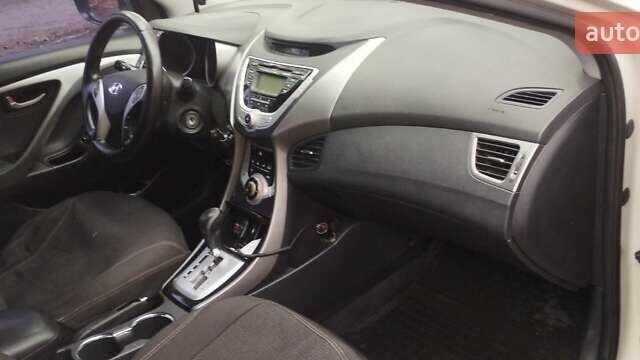 Серый Хендай Элантра, объемом двигателя 1.59 л и пробегом 155 тыс. км за 9111 $, фото 5 на Automoto.ua