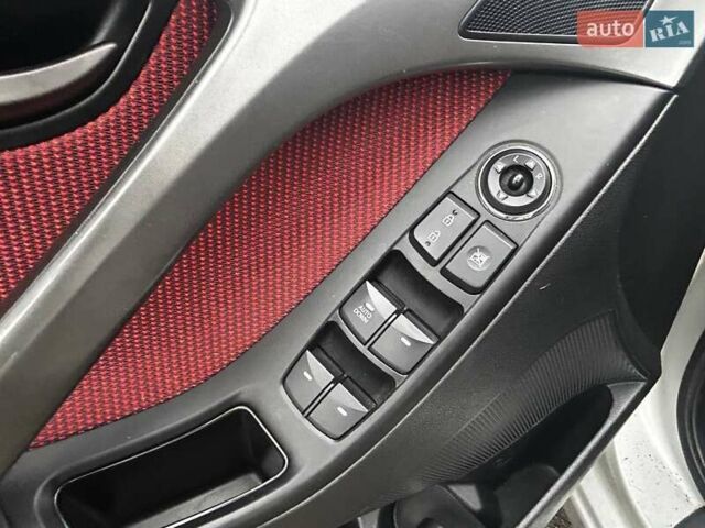 Сірий Хендай Елантра, об'ємом двигуна 1.59 л та пробігом 225 тис. км за 9990 $, фото 7 на Automoto.ua