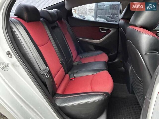 Сірий Хендай Елантра, об'ємом двигуна 1.59 л та пробігом 225 тис. км за 9990 $, фото 10 на Automoto.ua