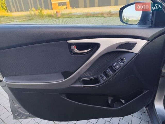 Хендай Элантра 2012 в Киеве на Automoto.ua Серый Хендай Элантра, объемом двигателя 1.8 л и пробегом 115 тыс. км за 9200 $, фото 12 на Automoto.ua