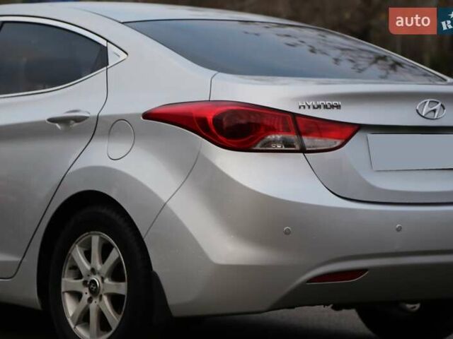 Сірий Хендай Елантра, об'ємом двигуна 1.59 л та пробігом 175 тис. км за 9200 $, фото 7 на Automoto.ua
