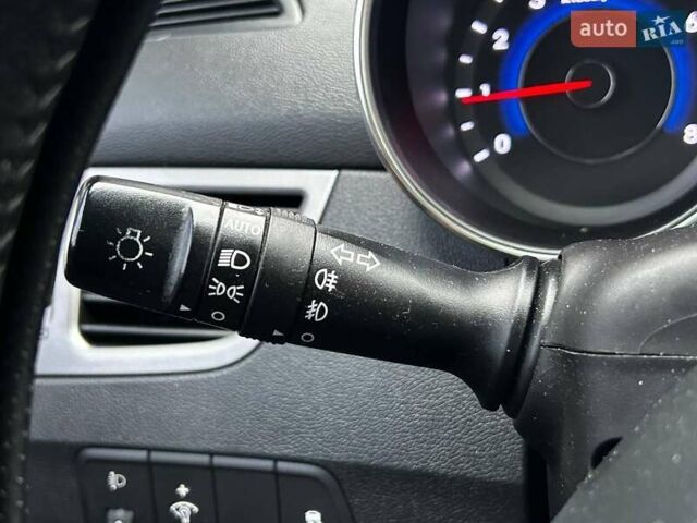 Сірий Хендай Елантра, об'ємом двигуна 1.59 л та пробігом 225 тис. км за 9990 $, фото 15 на Automoto.ua