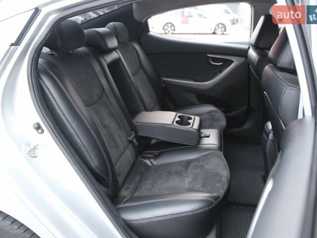 Сірий Хендай Елантра, об'ємом двигуна 1.59 л та пробігом 175 тис. км за 9200 $, фото 10 на Automoto.ua