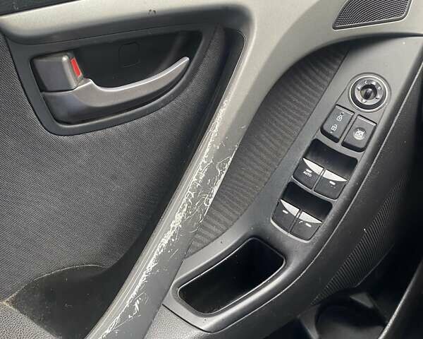 Хендай Элантра 2012 в Днепре (Днепропетровске) на Automoto.ua Серый Хендай Элантра, объемом двигателя 1.8 л и пробегом 194 тыс. км за 8300 $, фото 15 на Automoto.ua