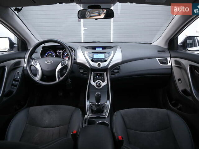 Сірий Хендай Елантра, об'ємом двигуна 1.59 л та пробігом 175 тис. км за 9200 $, фото 13 на Automoto.ua