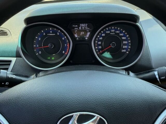 Сірий Хендай Елантра, об'ємом двигуна 1.6 л та пробігом 181 тис. км за 8900 $, фото 4 на Automoto.ua