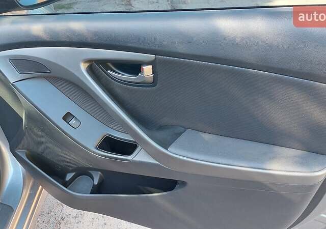 Сірий Хендай Елантра, об'ємом двигуна 1.8 л та пробігом 185 тис. км за 8900 $, фото 17 на Automoto.ua