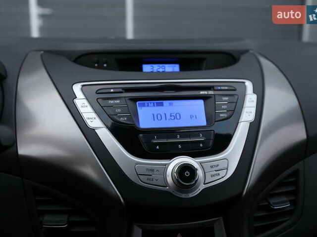 Сірий Хендай Елантра, об'ємом двигуна 1.59 л та пробігом 175 тис. км за 9200 $, фото 18 на Automoto.ua