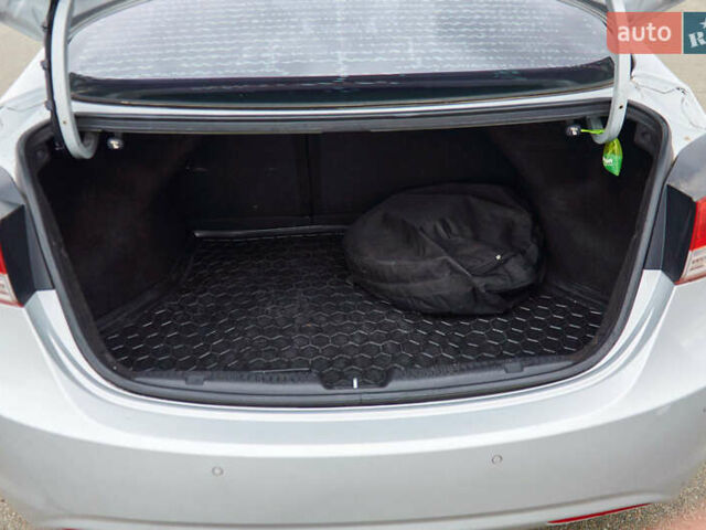 Сірий Хендай Елантра, об'ємом двигуна 1.59 л та пробігом 225 тис. км за 9500 $, фото 6 на Automoto.ua