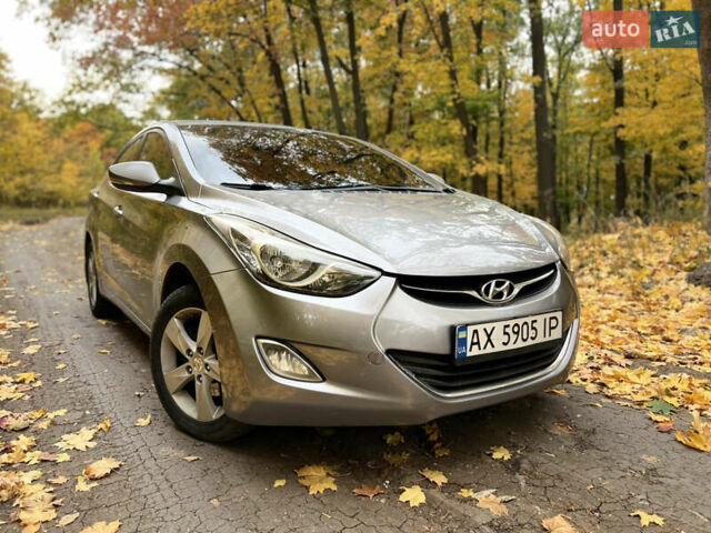 Серый Хендай Элантра, объемом двигателя 1.8 л и пробегом 220 тыс. км за 7900 $, фото 2 на Automoto.ua
