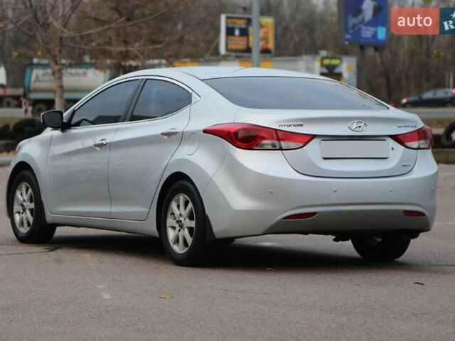 Сірий Хендай Елантра, об'ємом двигуна 1.59 л та пробігом 175 тис. км за 9200 $, фото 4 на Automoto.ua