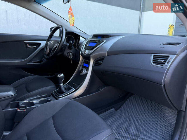 Хендай Элантра 2012 в Тернополе на Automoto.ua Серый Хендай Элантра, объемом двигателя 1.8 л и пробегом 168 тыс. км за 7500 $, фото 42 на Automoto.ua