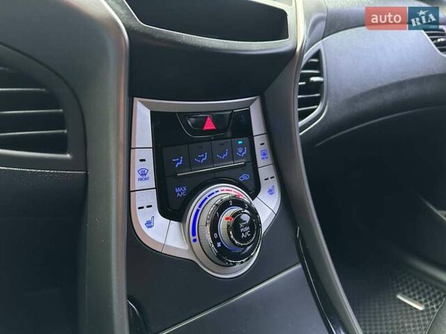 Сірий Хендай Елантра, об'ємом двигуна 1.59 л та пробігом 232 тис. км за 8290 $, фото 20 на Automoto.ua