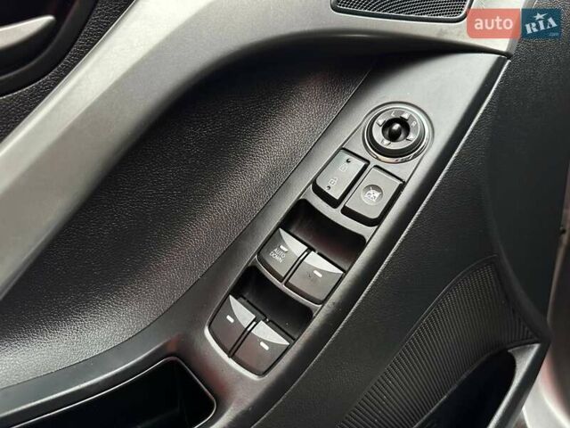 Сірий Хендай Елантра, об'ємом двигуна 1.59 л та пробігом 232 тис. км за 8290 $, фото 15 на Automoto.ua