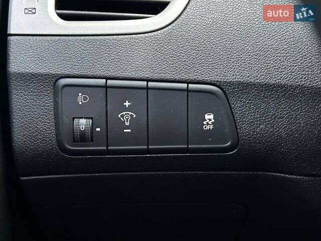 Сірий Хендай Елантра, об'ємом двигуна 1.59 л та пробігом 225 тис. км за 9990 $, фото 14 на Automoto.ua