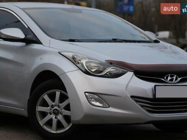 Сірий Хендай Елантра, об'ємом двигуна 1.59 л та пробігом 175 тис. км за 9200 $, фото 3 на Automoto.ua