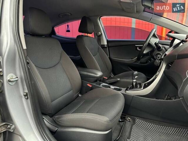 Сірий Хендай Елантра, об'ємом двигуна 1.59 л та пробігом 232 тис. км за 8290 $, фото 11 на Automoto.ua