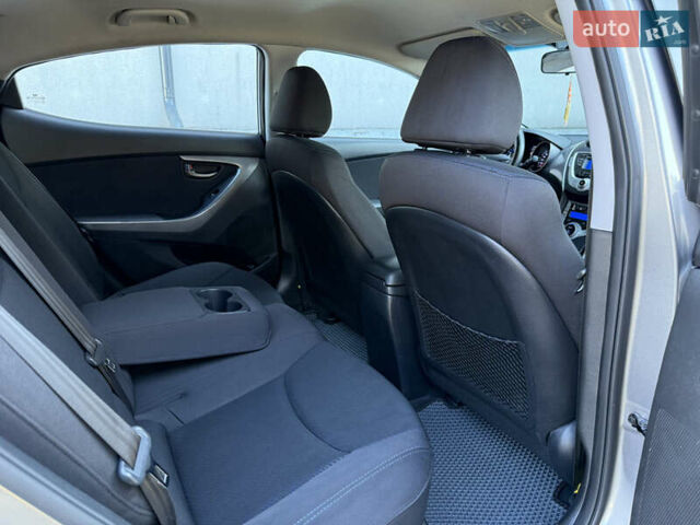 Хендай Элантра 2012 в Тернополе на Automoto.ua Серый Хендай Элантра, объемом двигателя 1.8 л и пробегом 168 тыс. км за 7500 $, фото 49 на Automoto.ua