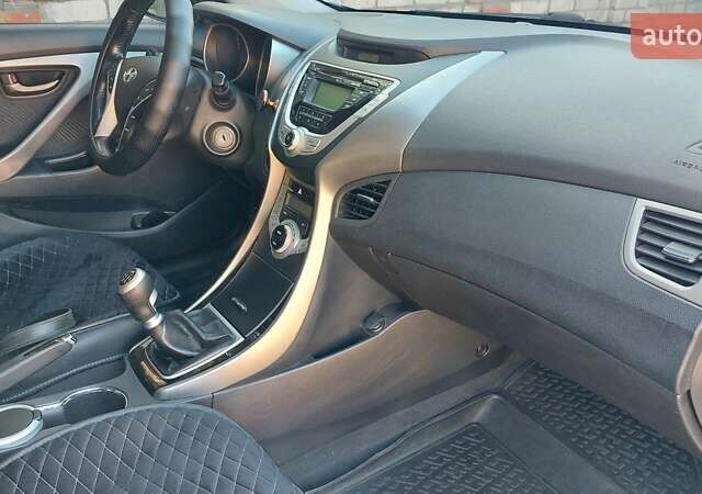 Сірий Хендай Елантра, об'ємом двигуна 1.8 л та пробігом 185 тис. км за 8900 $, фото 12 на Automoto.ua