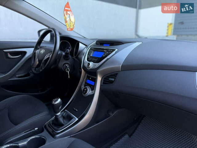 Хендай Элантра 2012 в Тернополе на Automoto.ua Серый Хендай Элантра, объемом двигателя 1.8 л и пробегом 168 тыс. км за 7500 $, фото 43 на Automoto.ua