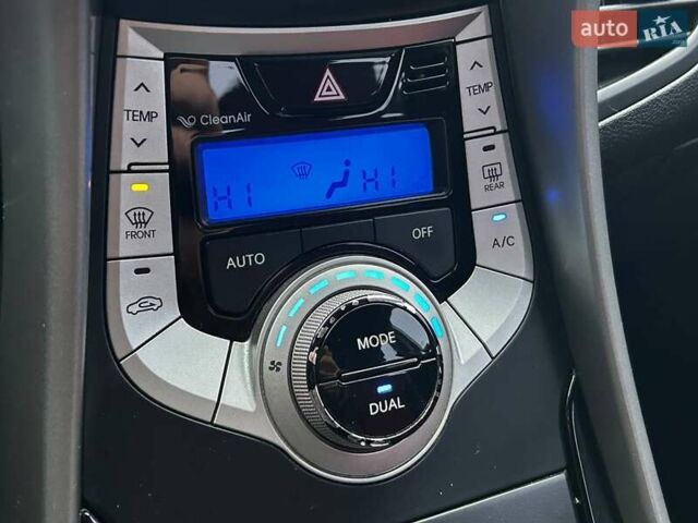 Сірий Хендай Елантра, об'ємом двигуна 1.59 л та пробігом 225 тис. км за 9990 $, фото 24 на Automoto.ua