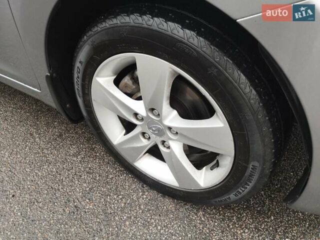 Сірий Хендай Елантра, об'ємом двигуна 1.8 л та пробігом 155 тис. км за 8800 $, фото 27 на Automoto.ua