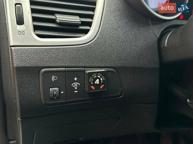 Сірий Хендай Елантра, об'ємом двигуна 1.59 л та пробігом 232 тис. км за 8290 $, фото 16 на Automoto.ua