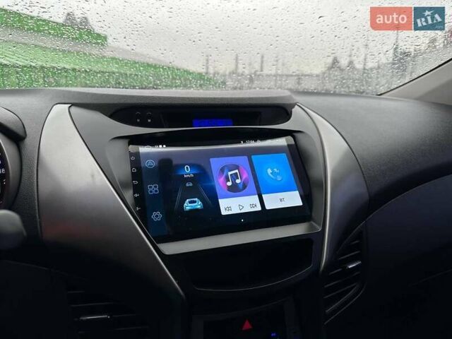 Сірий Хендай Елантра, об'ємом двигуна 1.59 л та пробігом 232 тис. км за 8290 $, фото 19 на Automoto.ua