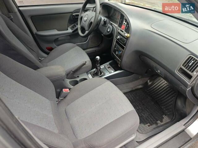 Серый Хендай Элантра, объемом двигателя 1.6 л и пробегом 197 тыс. км за 4400 $, фото 22 на Automoto.ua