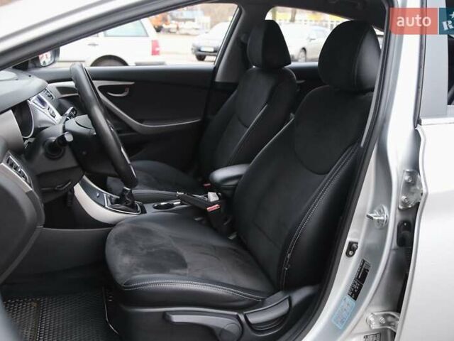 Сірий Хендай Елантра, об'ємом двигуна 1.59 л та пробігом 175 тис. км за 9200 $, фото 8 на Automoto.ua