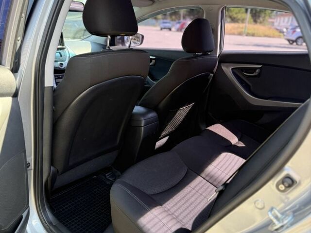 Сірий Хендай Елантра, об'ємом двигуна 1.6 л та пробігом 181 тис. км за 8900 $, фото 10 на Automoto.ua