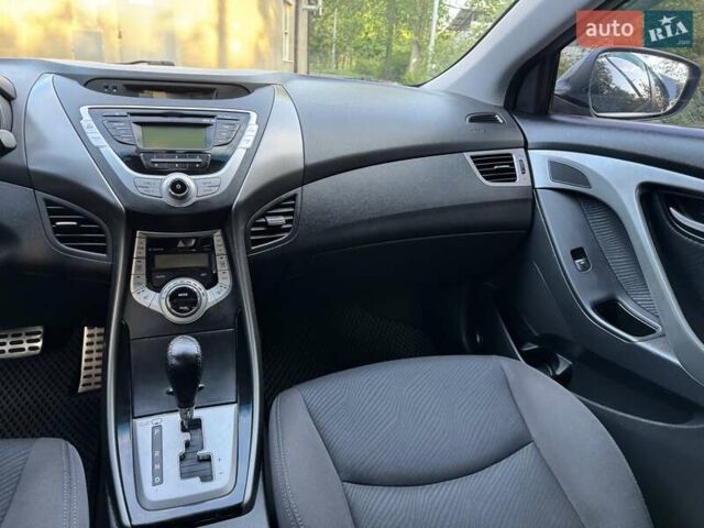 Серый Хендай Элантра, объемом двигателя 1.8 л и пробегом 168 тыс. км за 9200 $, фото 41 на Automoto.ua