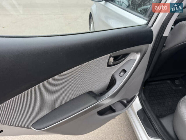 Сірий Хендай Елантра, об'ємом двигуна 1.59 л та пробігом 87 тис. км за 9800 $, фото 21 на Automoto.ua