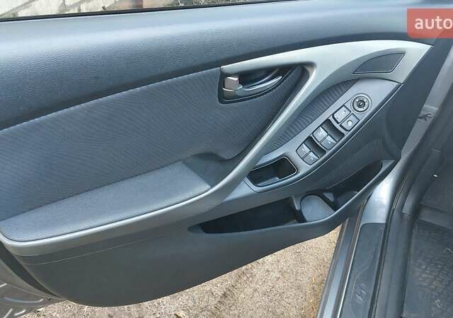 Сірий Хендай Елантра, об'ємом двигуна 1.8 л та пробігом 185 тис. км за 8900 $, фото 13 на Automoto.ua