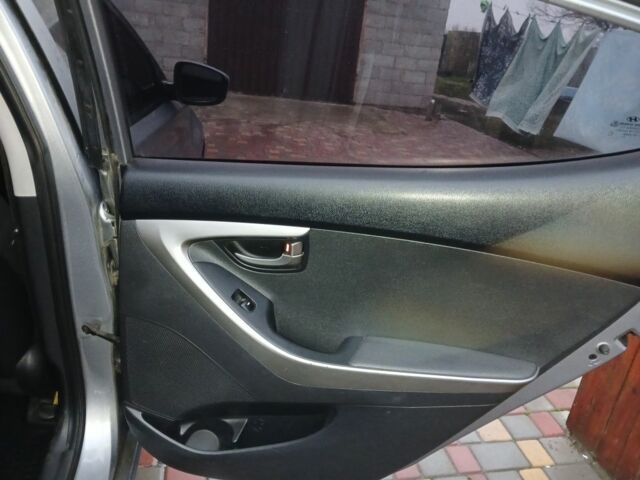 Сірий Хендай Елантра, об'ємом двигуна 1.6 л та пробігом 150 тис. км за 8000 $, фото 17 на Automoto.ua