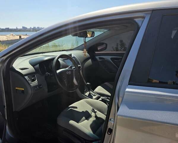 Хендай Элантра 2013 в Днепре (Днепропетровске) на Automoto.ua Серый Хендай Элантра, объемом двигателя 1.8 л и пробегом 185 тыс. км за 9500 $, фото 3 на Automoto.ua