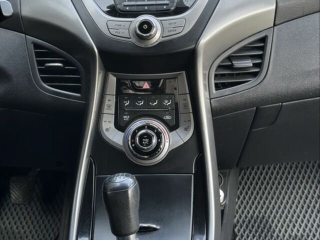 Сірий Хендай Елантра, об'ємом двигуна 1.6 л та пробігом 174 тис. км за 8300 $, фото 14 на Automoto.ua