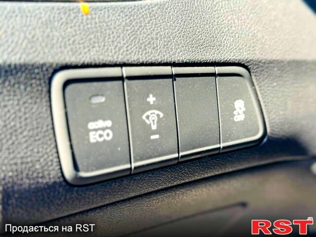 Сірий Хендай Елантра, об'ємом двигуна 1.8 л та пробігом 130 тис. км за 8800 $, фото 12 на Automoto.ua