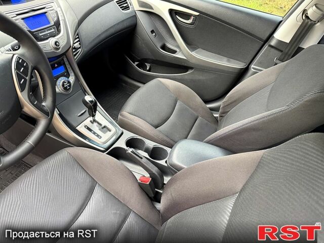 Хендай Элантра 2013 в Днепре (Днепропетровске) на Automoto.ua Серый Хендай Элантра, объемом двигателя 1.8 л и пробегом 146 тыс. км за 9300 $, фото 5 на Automoto.ua