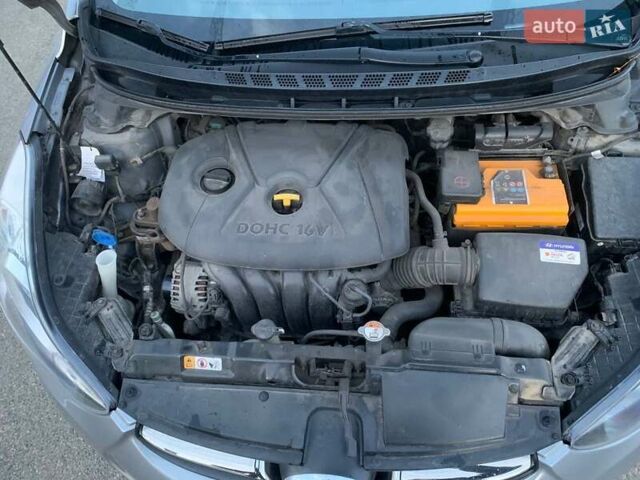 Хендай Элантра 2013 в Киеве на Automoto.ua Серый Хендай Элантра, объемом двигателя 1.8 л и пробегом 144 тыс. км за 7450 $, фото 4 на Automoto.ua