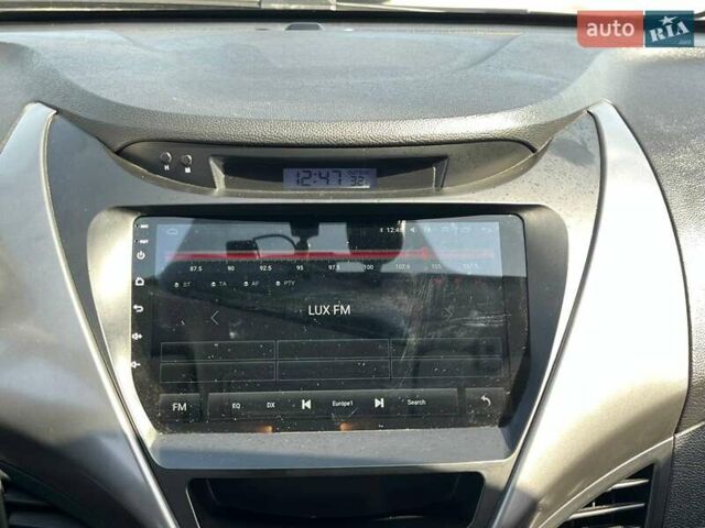 Серый Хендай Элантра, объемом двигателя 1.8 л и пробегом 107 тыс. км за 8990 $, фото 18 на Automoto.ua