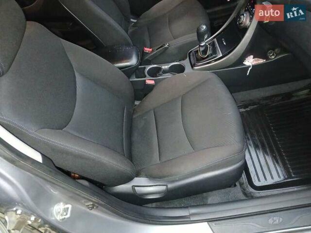 Сірий Хендай Елантра, об'ємом двигуна 1.59 л та пробігом 150 тис. км за 8000 $, фото 27 на Automoto.ua