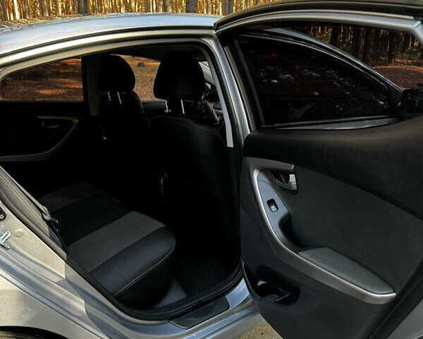 Серый Хендай Элантра, объемом двигателя 1.59 л и пробегом 122 тыс. км за 9500 $, фото 10 на Automoto.ua