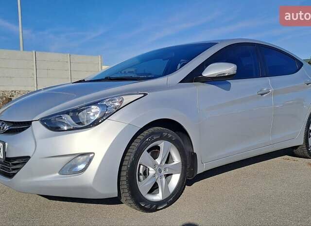 Серый Хендай Элантра, объемом двигателя 1.8 л и пробегом 143 тыс. км за 9300 $, фото 2 на Automoto.ua
