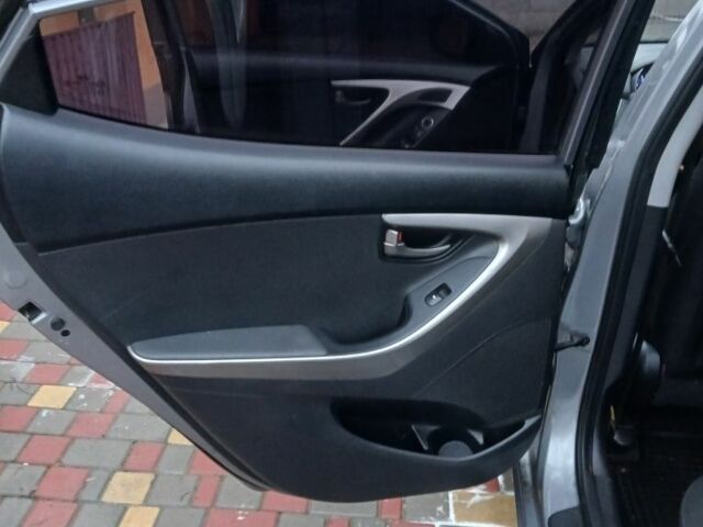 Сірий Хендай Елантра, об'ємом двигуна 1.6 л та пробігом 150 тис. км за 8000 $, фото 11 на Automoto.ua